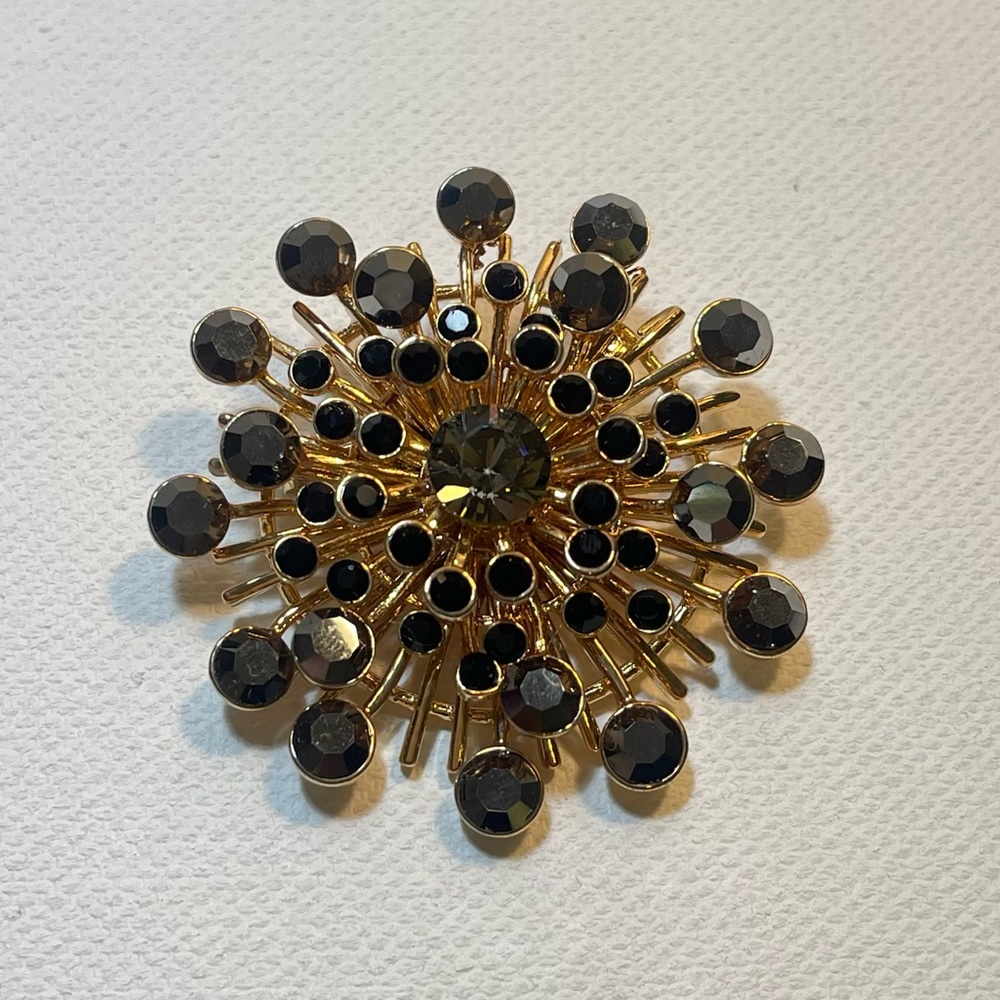 Vintage Black Rhinestone starburst/flower brooch/pin